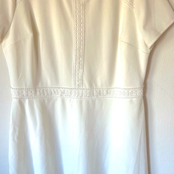 Elle in women’s dress - Picture 9 of 9